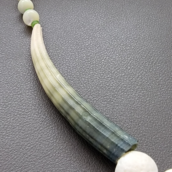 OOAK White Sponge Coral & Dentalium Elephantinum Shell Necklace – Folk Luxe - Picture 4 of 8